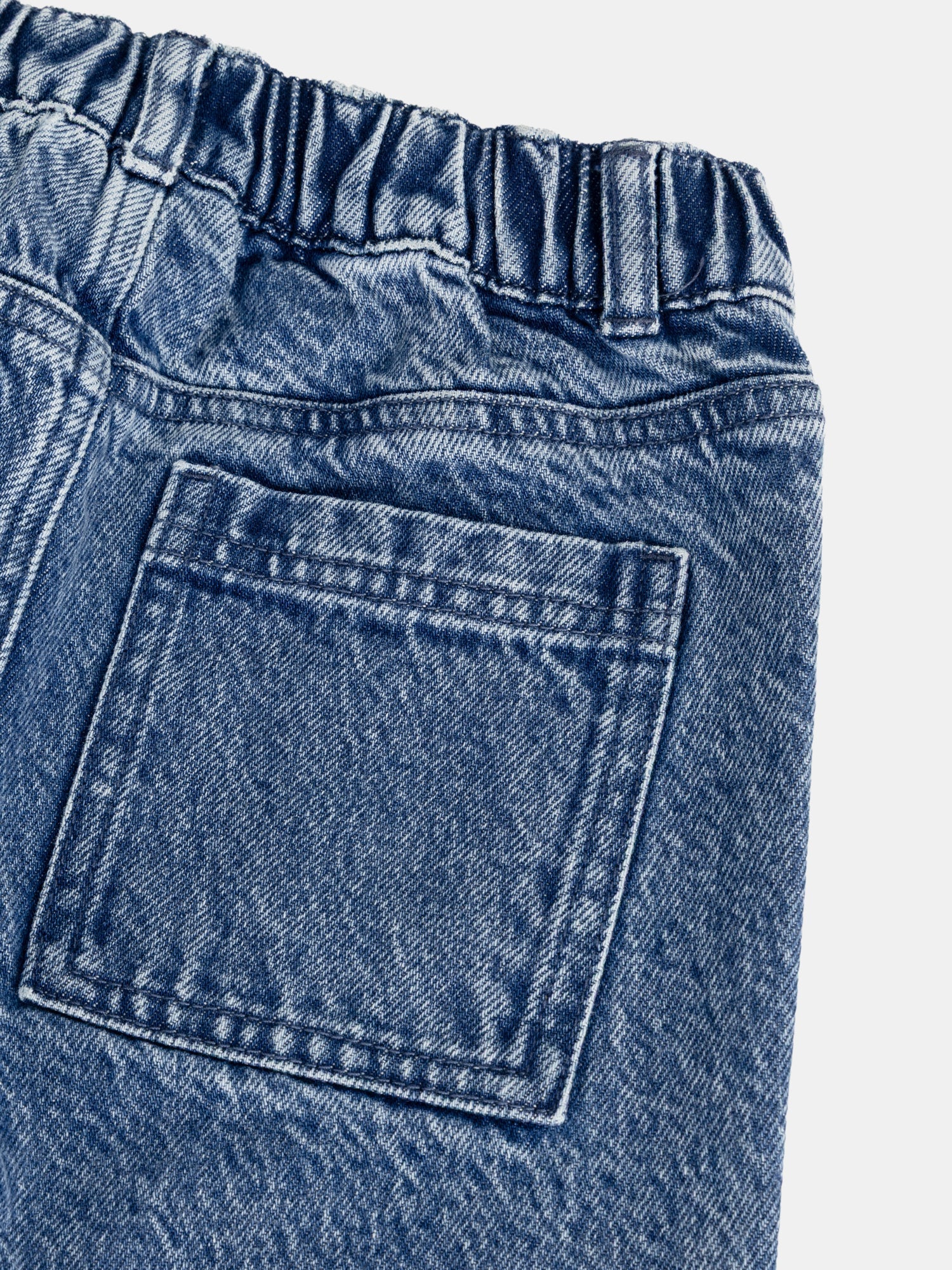 Blue printed jeans with SMILEYWORLD® keychain for boys