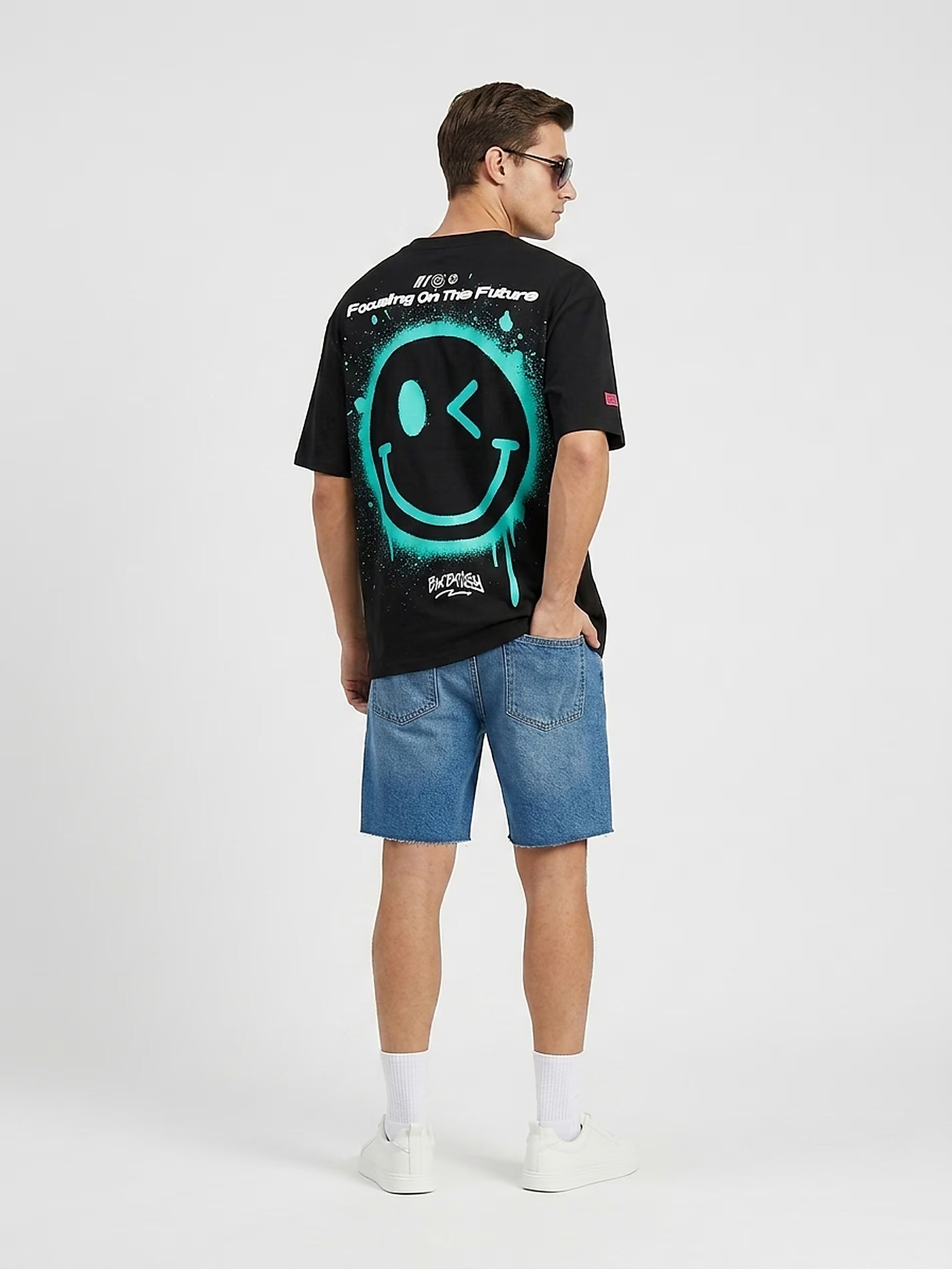 Cotton T-shirt with S.W.Smiley print on the back