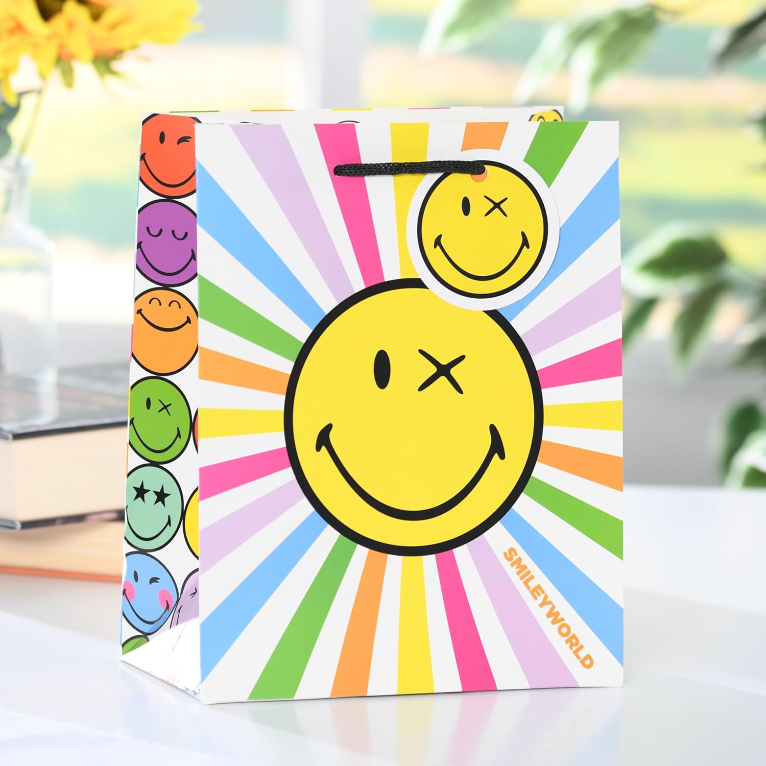 UK Greetings | Medium Gift Bag for Her/Friend | Party Bags for Presents | Birthdays, Thank You & Other Events | Smiley Design | 19 x 23 x 8.9 cm