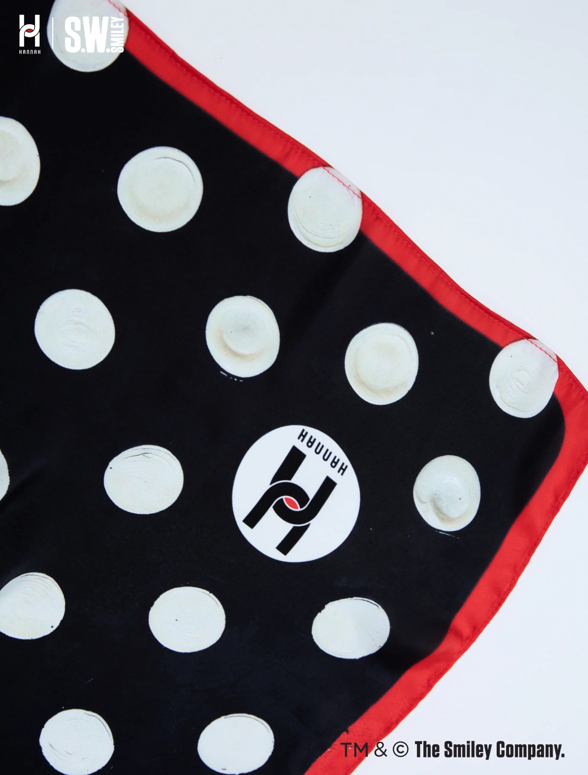 Scarf: “HANNAH x S.W.SMILEY Smiley Dots Edition”