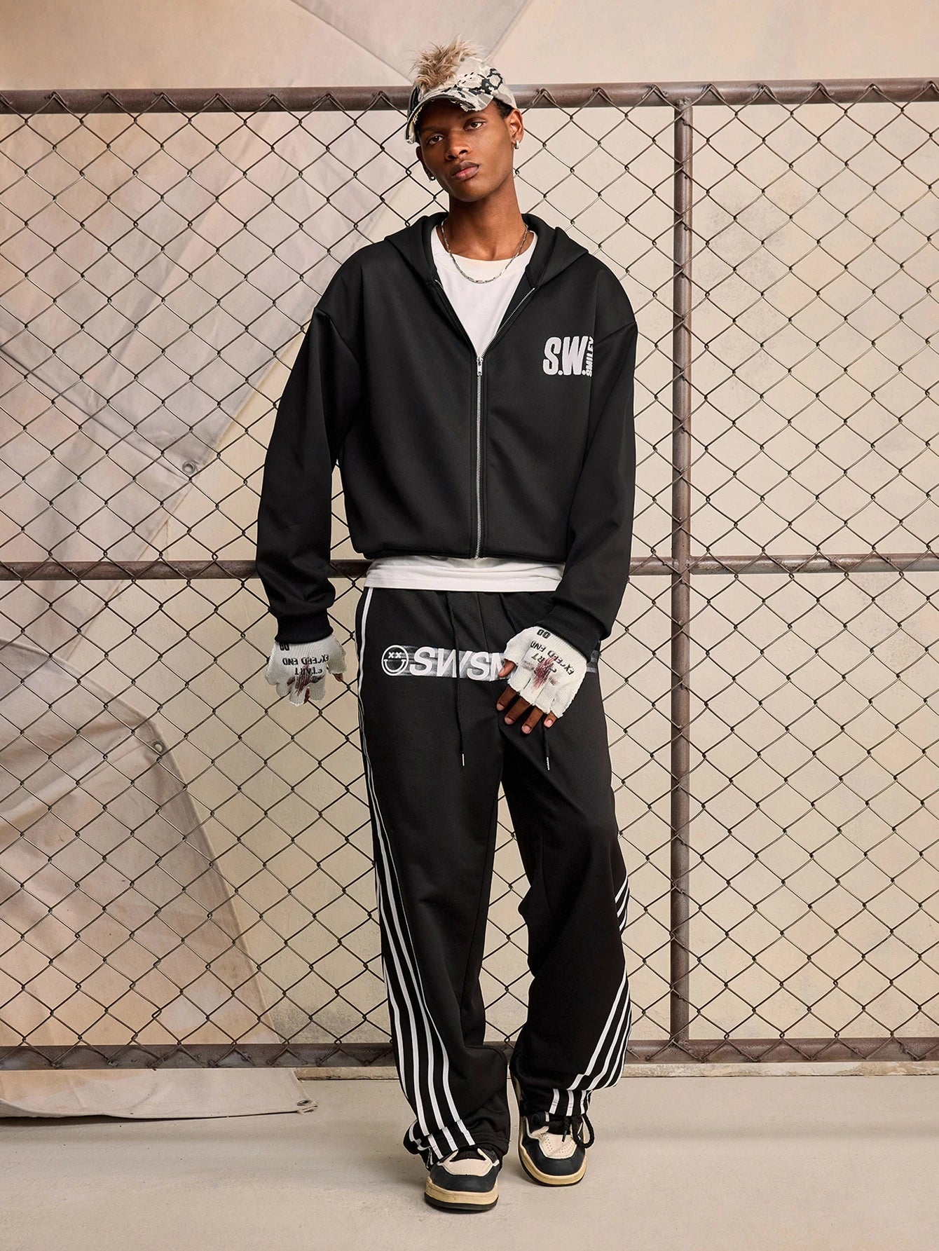 ROMWE MEN S.W.Smiley X ROMWE Men's Smiling Face & Letter Print Long Sleeve Zip-Up Hooded Sweatshirt