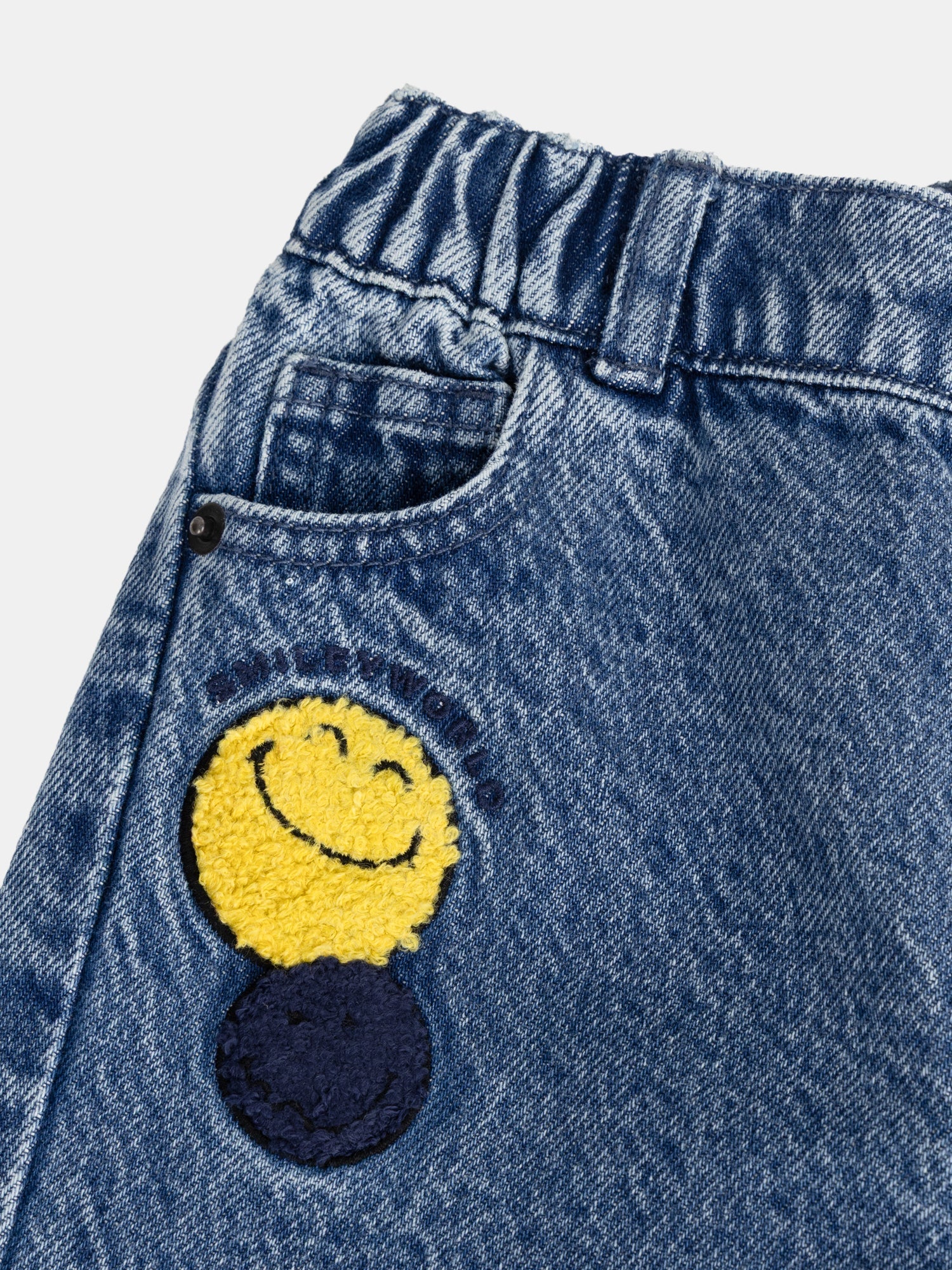 Blue printed jeans with SMILEYWORLD® keychain for boys