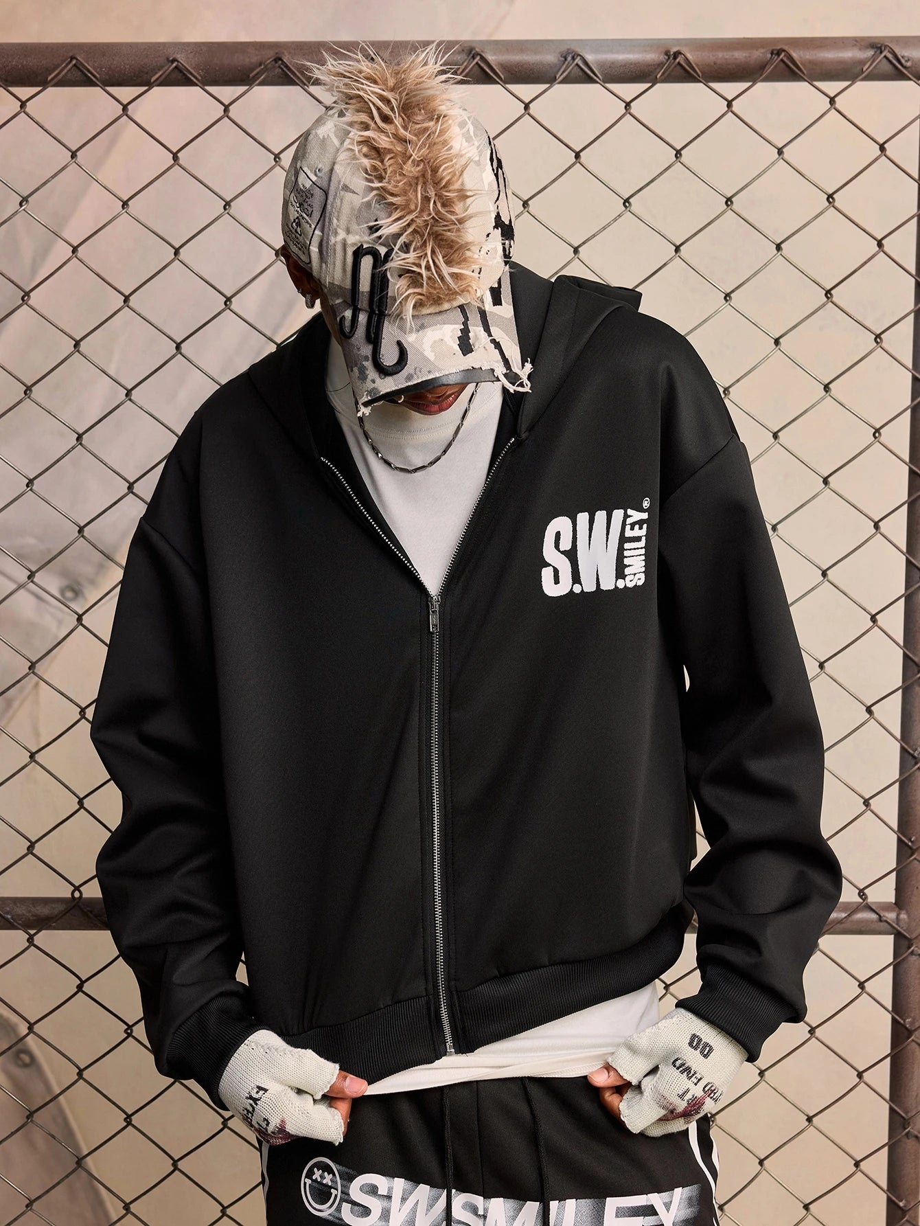ROMWE MEN S.W.Smiley X ROMWE Men's Smiling Face & Letter Print Long Sleeve Zip-Up Hooded Sweatshirt
