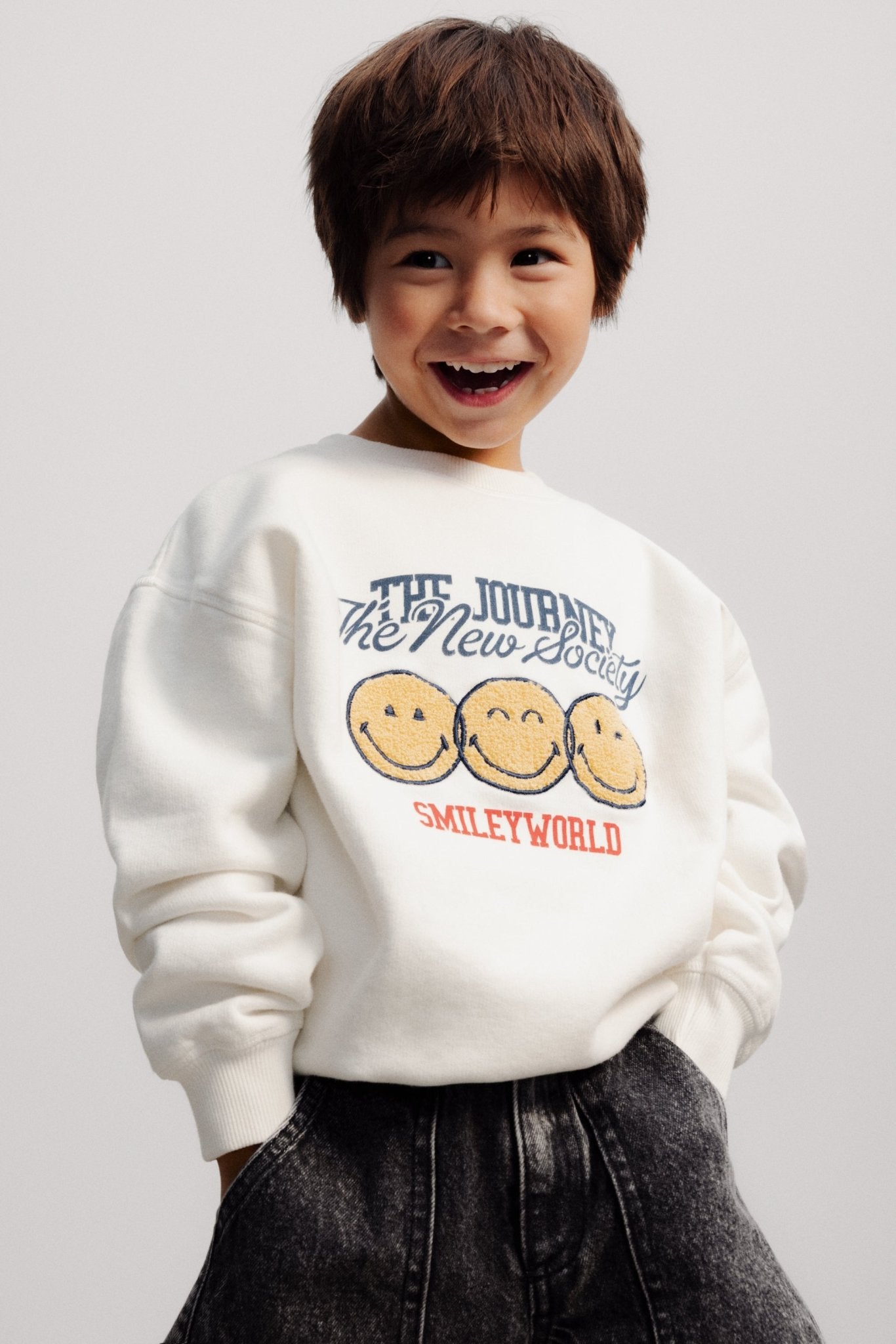 SmileyWorld® Sweatshirt Whisper White
